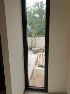 חלון אלומיניום קיפ פרופיל 4750 מסגרת שחורה חלון אלומיניום קיפ פרופיל 4750 מסגרת שחורה