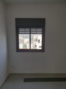 חלונות קליל 7000 עם תריס אור חשמלי חלונות קליל 7000 עם תריס אור חשמלי