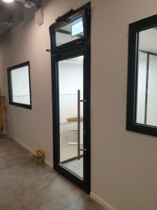 דלת אלומיניום וקבוע 2000 קלאסי דלת אלומיניום וקבוע 2000 קלאסי